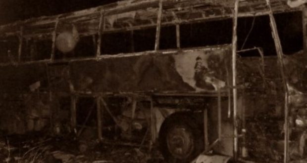 През далечната 1963 г. след катастрофа 26-годишен лекар губи живота си но успява да спаси хората от горящия автобус