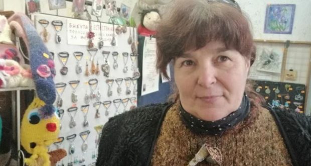 Работилница за чудеса! Пловдивчанка плете мартеници и бижута от мед