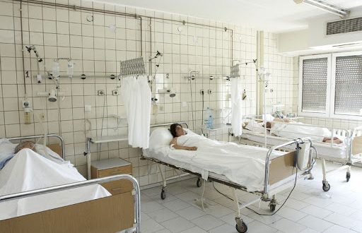 Потресаващи разкрития от плевенската болница: Пациенти с ковид пият урината си защото умирали от жажда