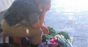 "Модна млада дама попита бабичка колко струва кошничка с ягоди... Бабата-продавач и отговори: