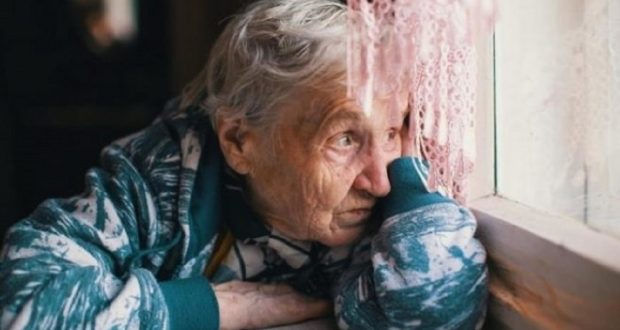 Личната драма на една стара жена: Овдовях синът и дъщерята все нямат време за мен а внучката ми се подиграва в очите
