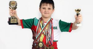 Koвид не спря Йордан да спечели диамантен и 33 златни медала по математика / СНИМКИ