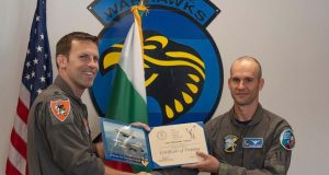 Кап. Александър Велинов е първият дипломиран пилот на Ф-16