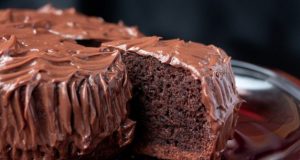 Арменски шоколадов сладкиш - влажен и размазващо вкусен! Бъркаш всичко и готово (ВИДЕО)
